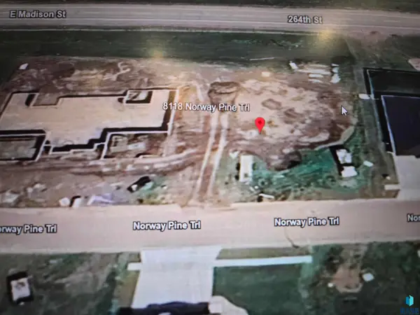 8118/8120 E. Norway Pines Trl, Sioux Falls, SD 57110