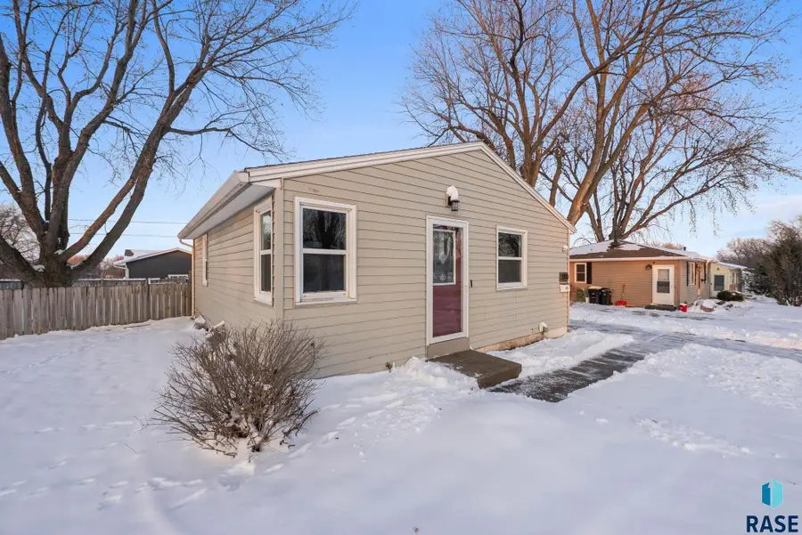 3300 E 15th St, Sioux Falls, SD 57103 - Image #2
