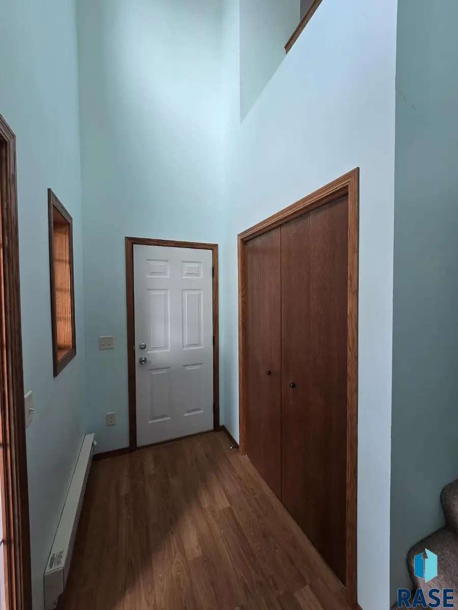 1419 N Conifer Pl, Sioux Falls, SD 57107 - Image #2