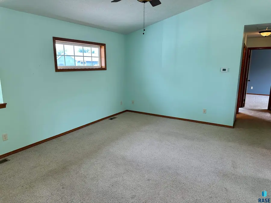 1419 N Conifer Pl, Sioux Falls, SD 57107 - Image #3