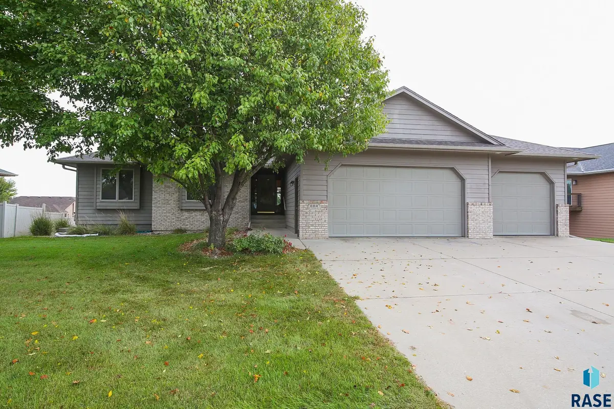 804 N Archer Dr, Sioux Falls, SD 57103 - Image #1