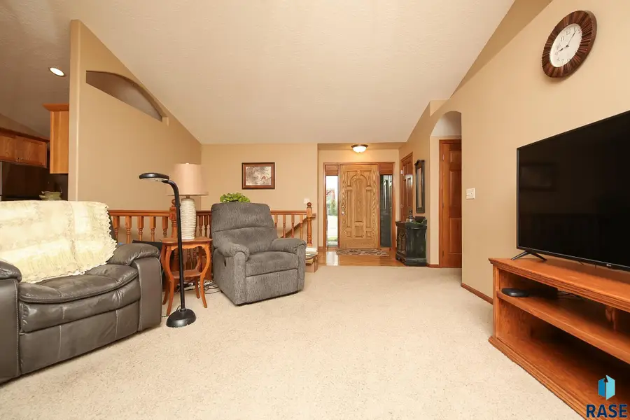 804 N Archer Dr, Sioux Falls, SD 57103 - Image #2