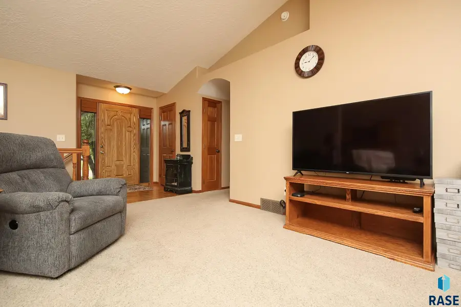 804 N Archer Dr, Sioux Falls, SD 57103 - Image #3