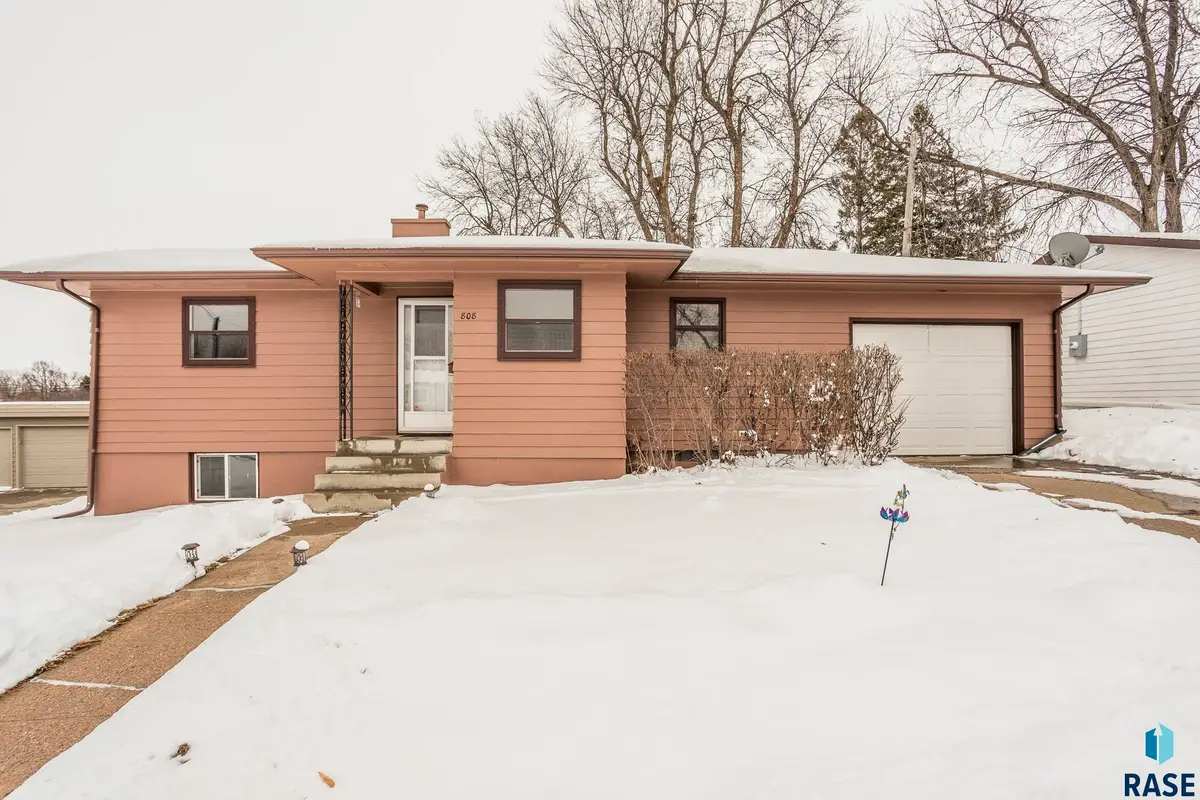 808 S Thompson Ave, Sioux Falls, SD 57103 - Image #1