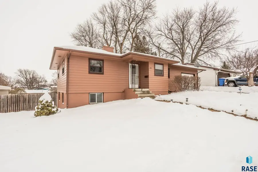 808 S Thompson Ave, Sioux Falls, SD 57103 - Image #2