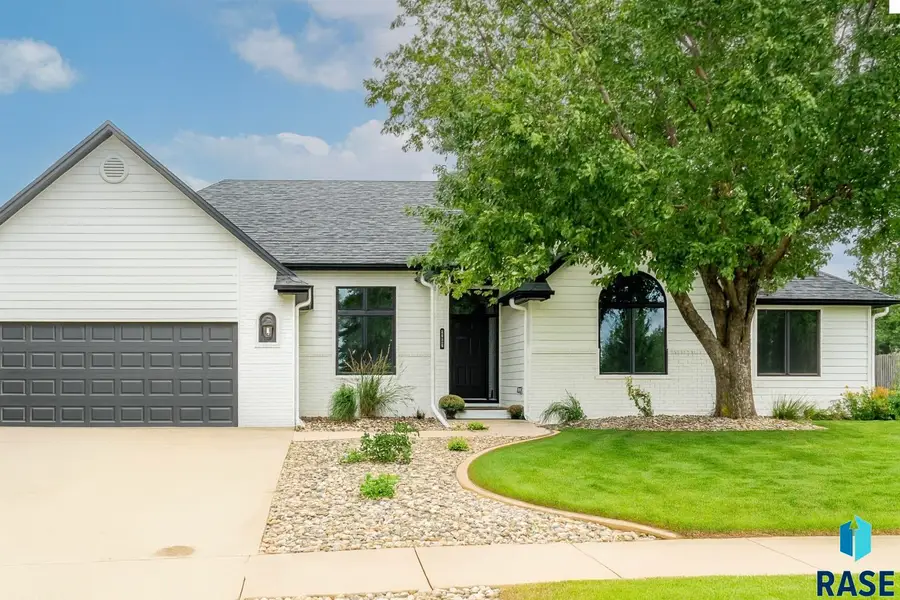 6915 W Westminster Dr, Sioux Falls, SD 57106 - Image #2