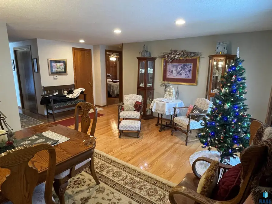 205 E 34th St, Sioux Falls, SD 57105 - Image #3