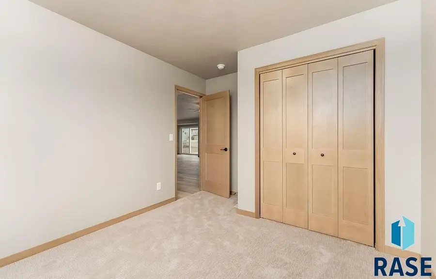 5412 E Brennan Dr, Sioux Falls, SD 57110 - Image #3