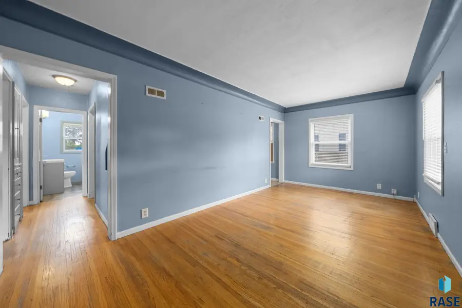 900 S 4th Ave, Sioux Falls, SD 57104 - Image #2