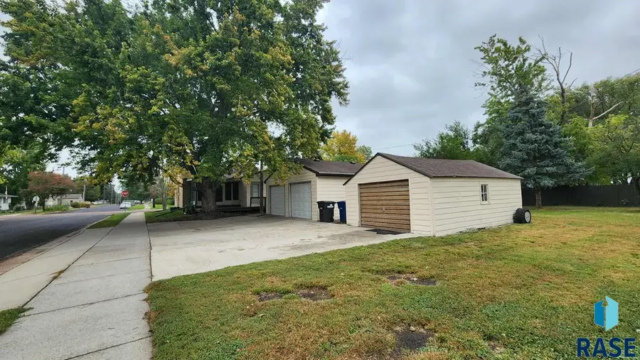 401 E 12th Ave, Mitchell, SD 57301 - Image #2
