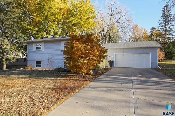 4312 S Ash Grove Ave, Sioux Falls, SD 57103