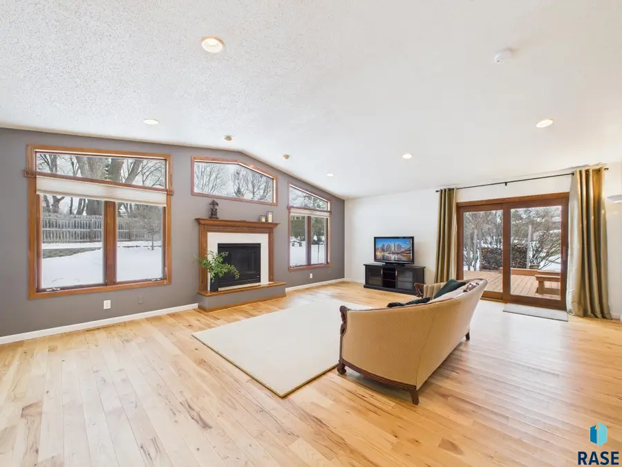 4312 S Ash Grove Ave, Sioux Falls, SD 57103 - Image #2