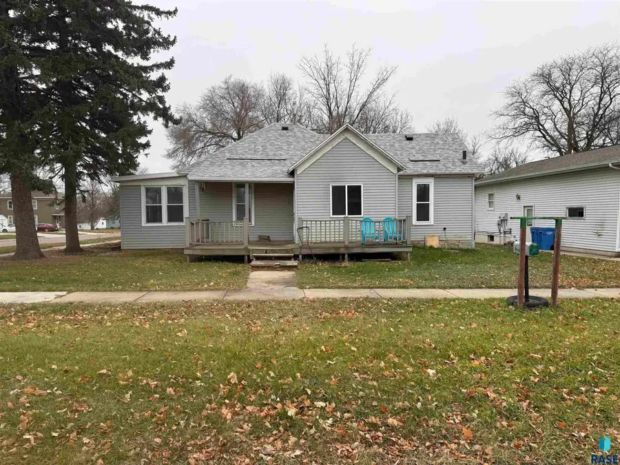 621 N Lincoln Ave, Madison, SD 57042 - Image #3