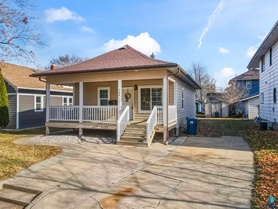 704 N Duluth Ave, Sioux Falls, SD 57104 - Image #2
