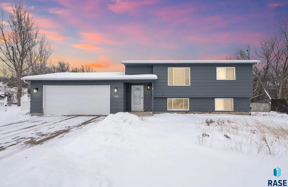1001 N Homestead Cir, Sioux Falls, SD 57103 - Image #1