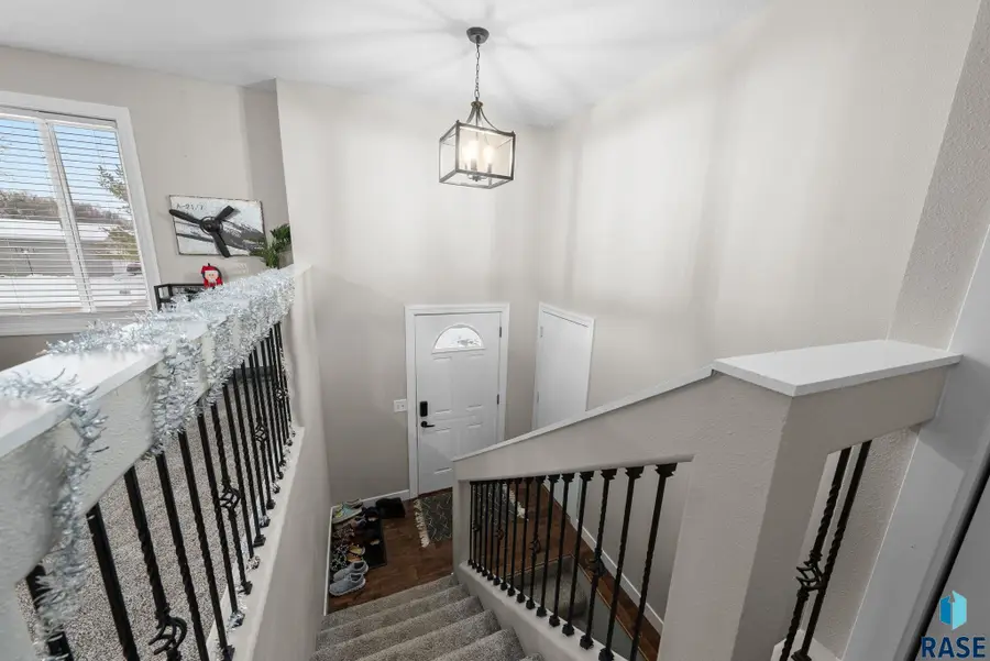 1001 N Homestead Cir, Sioux Falls, SD 57103 - Image #3