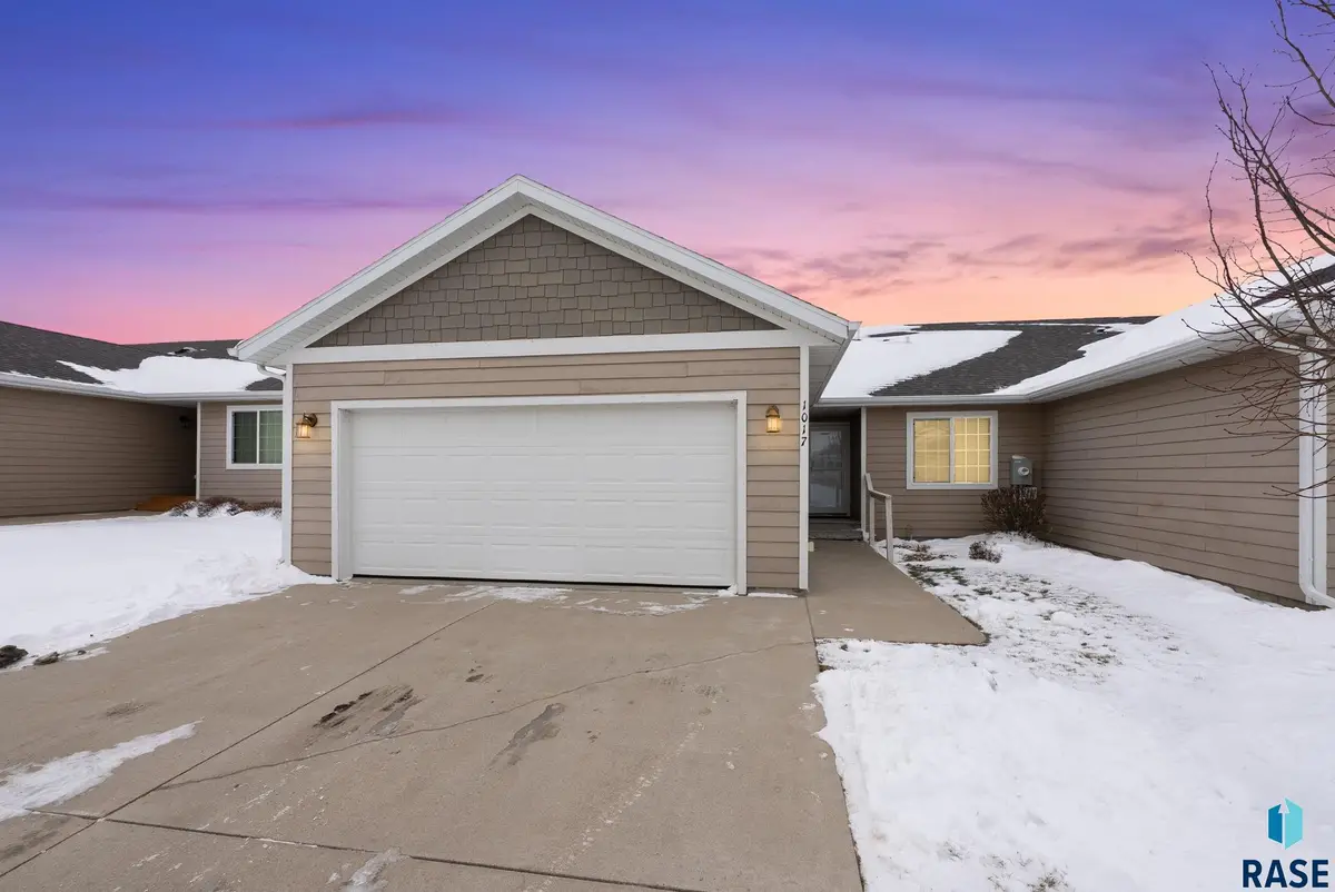 1017 N Crestfield Pl, Sioux Falls, SD 57107 - Image #1