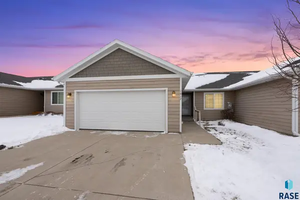 1017 N Crestfield Pl, Sioux Falls, SD 57107