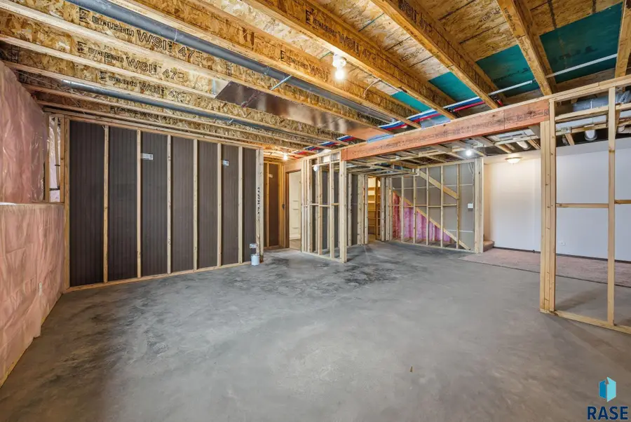 1017 N Crestfield Pl, Sioux Falls, SD 57107 - Image #3