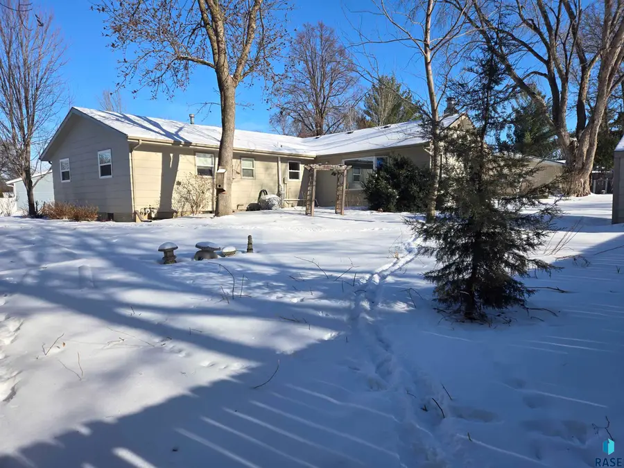 1601 E Sylvan Cir, Brandon, SD 57005 - Image #2