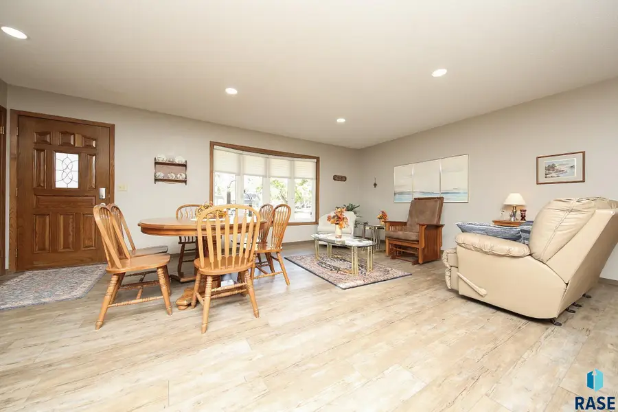 1601 E Sylvan Cir, Brandon, SD 57005 - Image #3