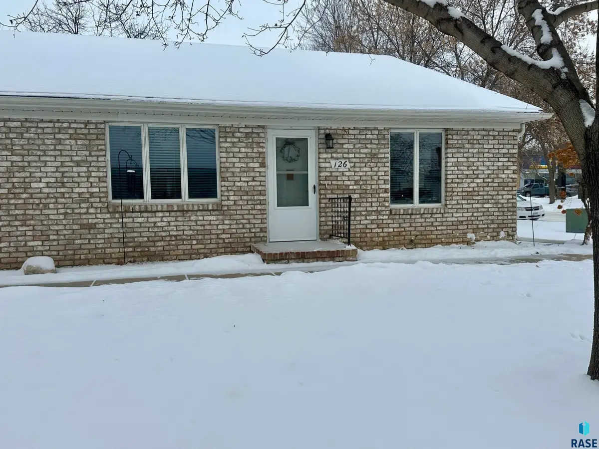 126 W Warren St, Luverne, MN 56156 - Image #1