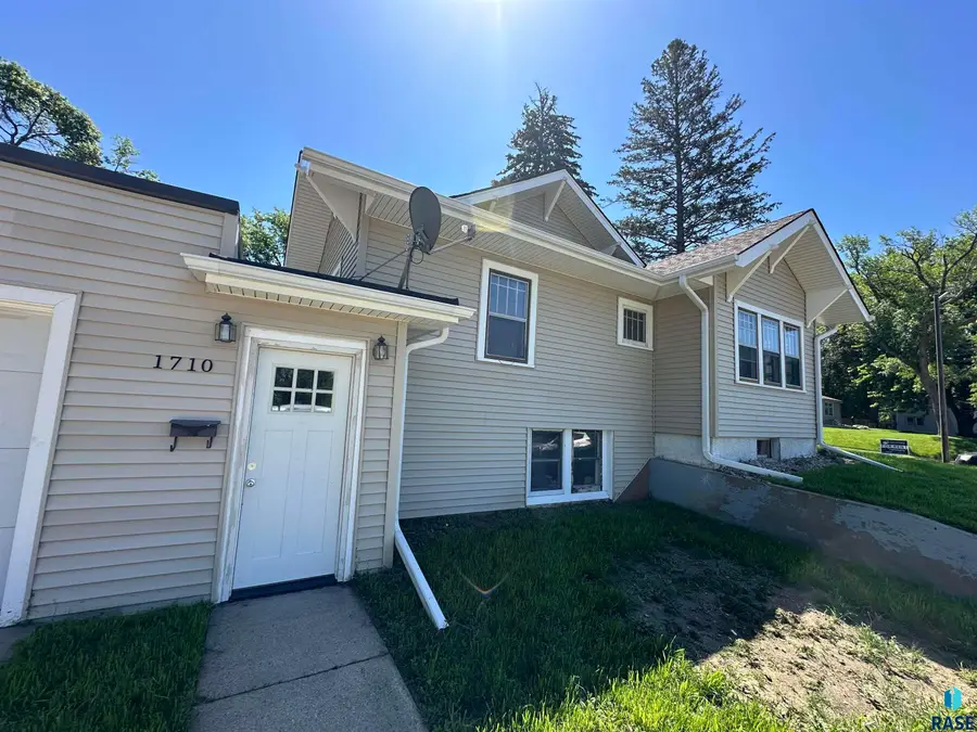 726 W 26th St, Sioux Falls, SD 57105 - Image #2