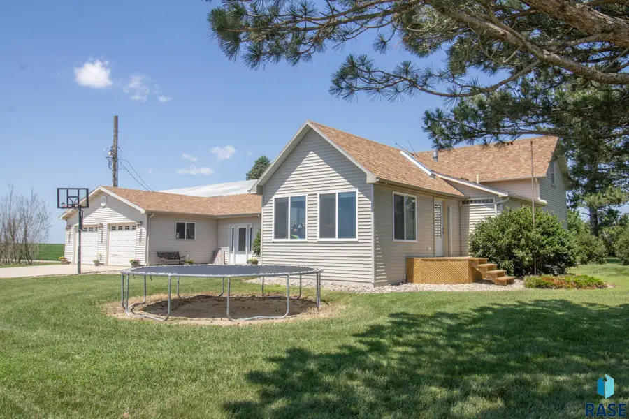 270 31st St, Hills, MN 56138 - Image #2