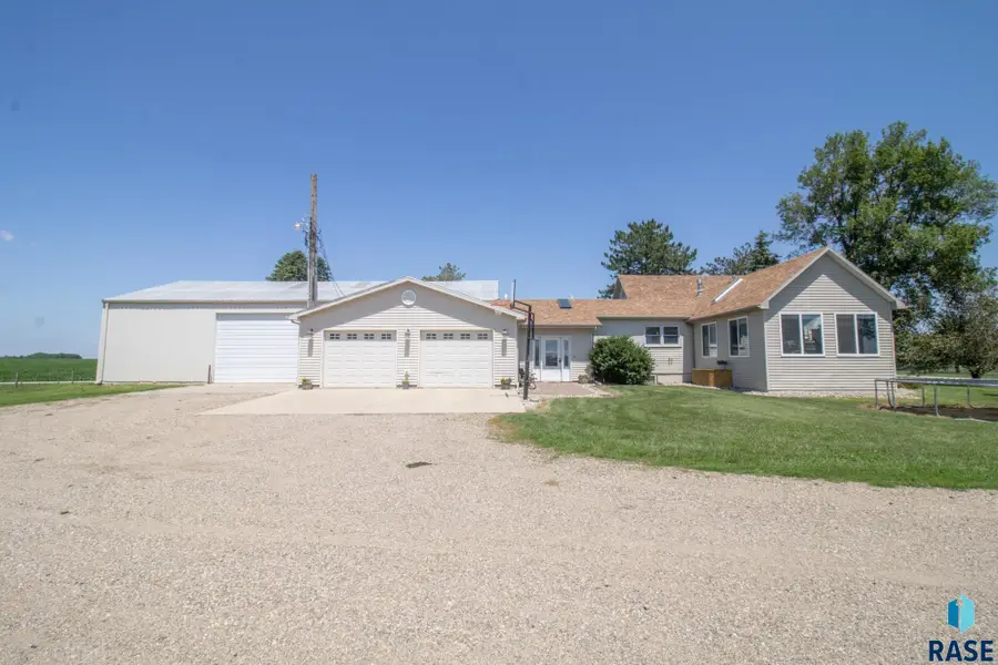 270 31st St, Hills, MN 56138 - Image #3