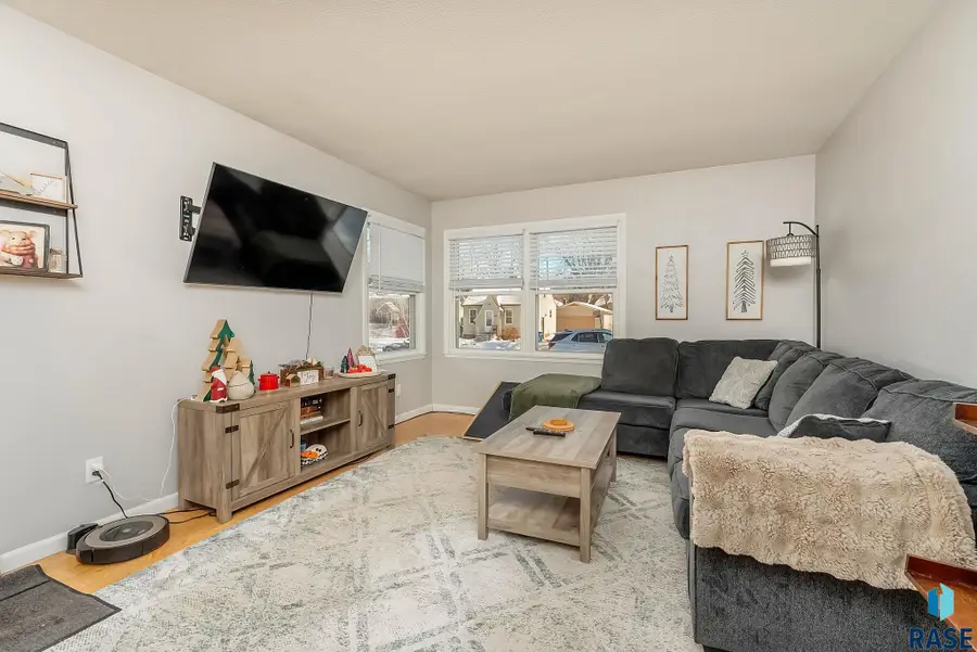 707 S Hawthorne Ave, Sioux Falls, SD 57104 - Image #2