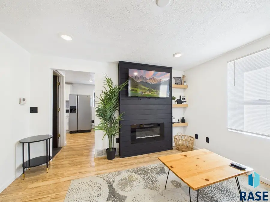 404 S Highland Ave, Sioux Falls, SD 57103 - Image #3