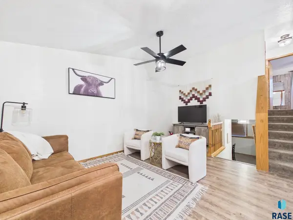 8009 W Stoney Creek St, Sioux Falls, SD 57106