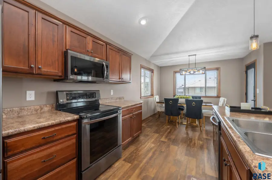 4032 S Homerun Ave, Sioux Falls, SD 57110 - Image #2