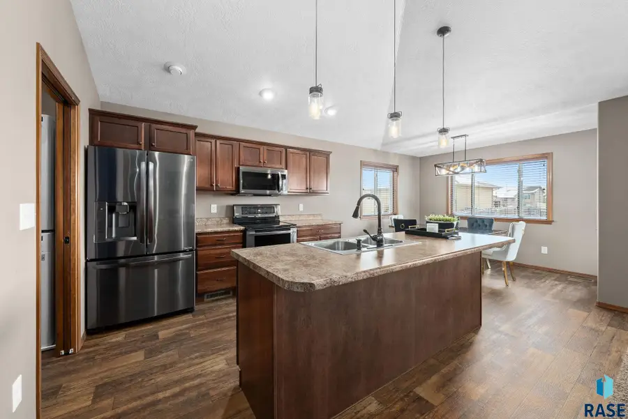 4032 S Homerun Ave, Sioux Falls, SD 57110 - Image #3