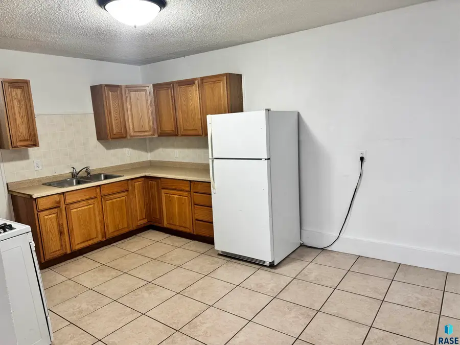 105 S Lyndale Ave, Sioux Falls, SD 57104 - Image #2