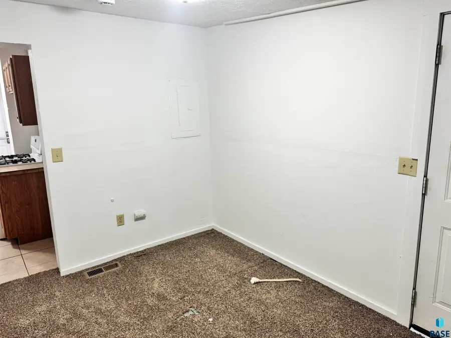 105 S Lyndale Ave, Sioux Falls, SD 57104 - Image #3