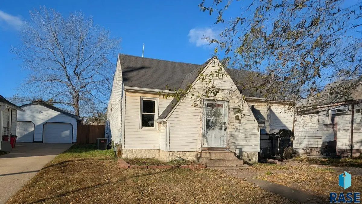 1104 W 6th St, Sioux Falls, SD 57104 - Image #1