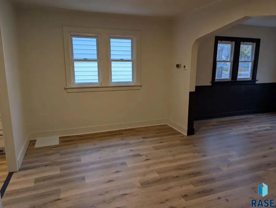 1104 W 6th St, Sioux Falls, SD 57104 - Image #2