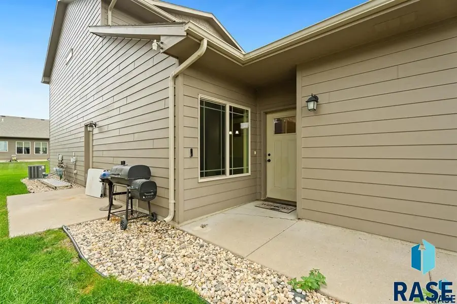 7110 S Bridger Pl, Sioux Falls, SD 57108 - Image #2