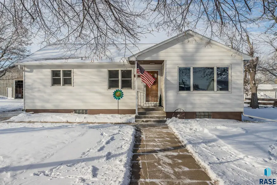 112 E Plum St, Freeman, SD 57029 - Image #2