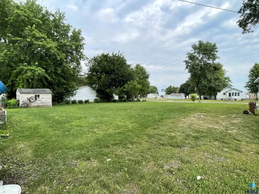 303 E Elm St, Harrisburg, SD 57032 - Image #2
