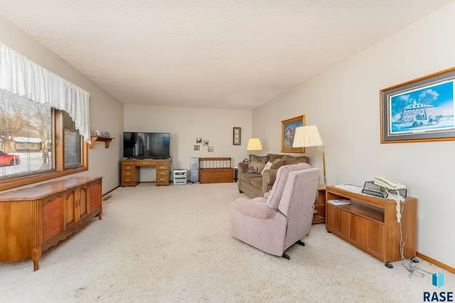 1104 Wyland Dr, Dell Rapids, SD 57022 - Image #3