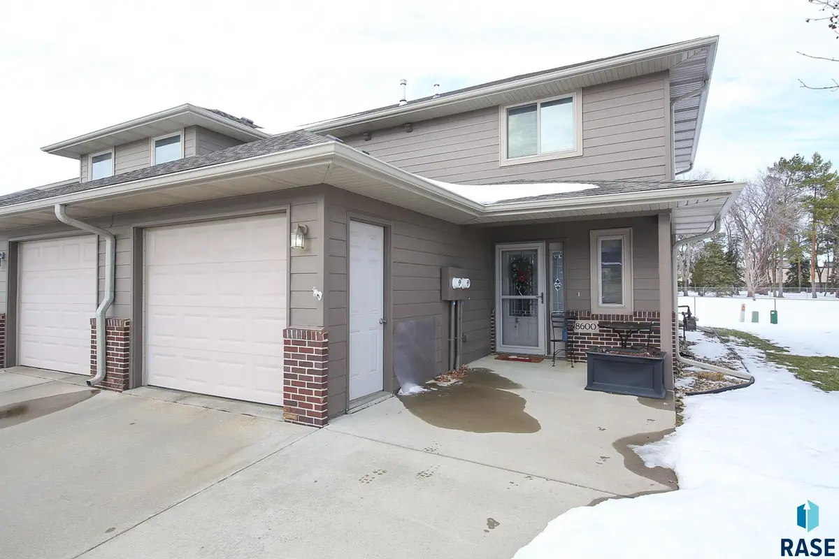 8600 W Grinn Pl, Sioux Falls, SD 57106 - Image #1
