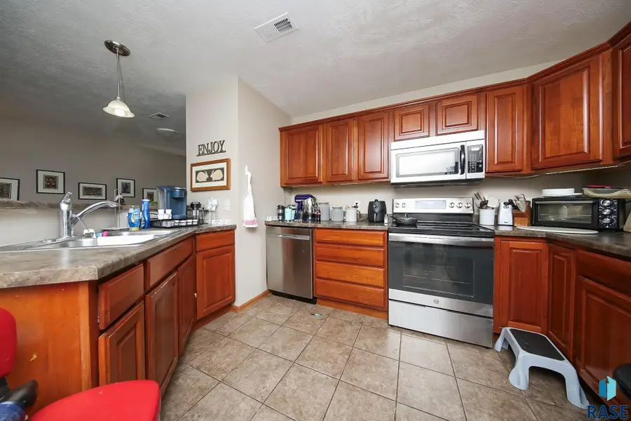 8600 W Grinn Pl, Sioux Falls, SD 57106 - Image #2