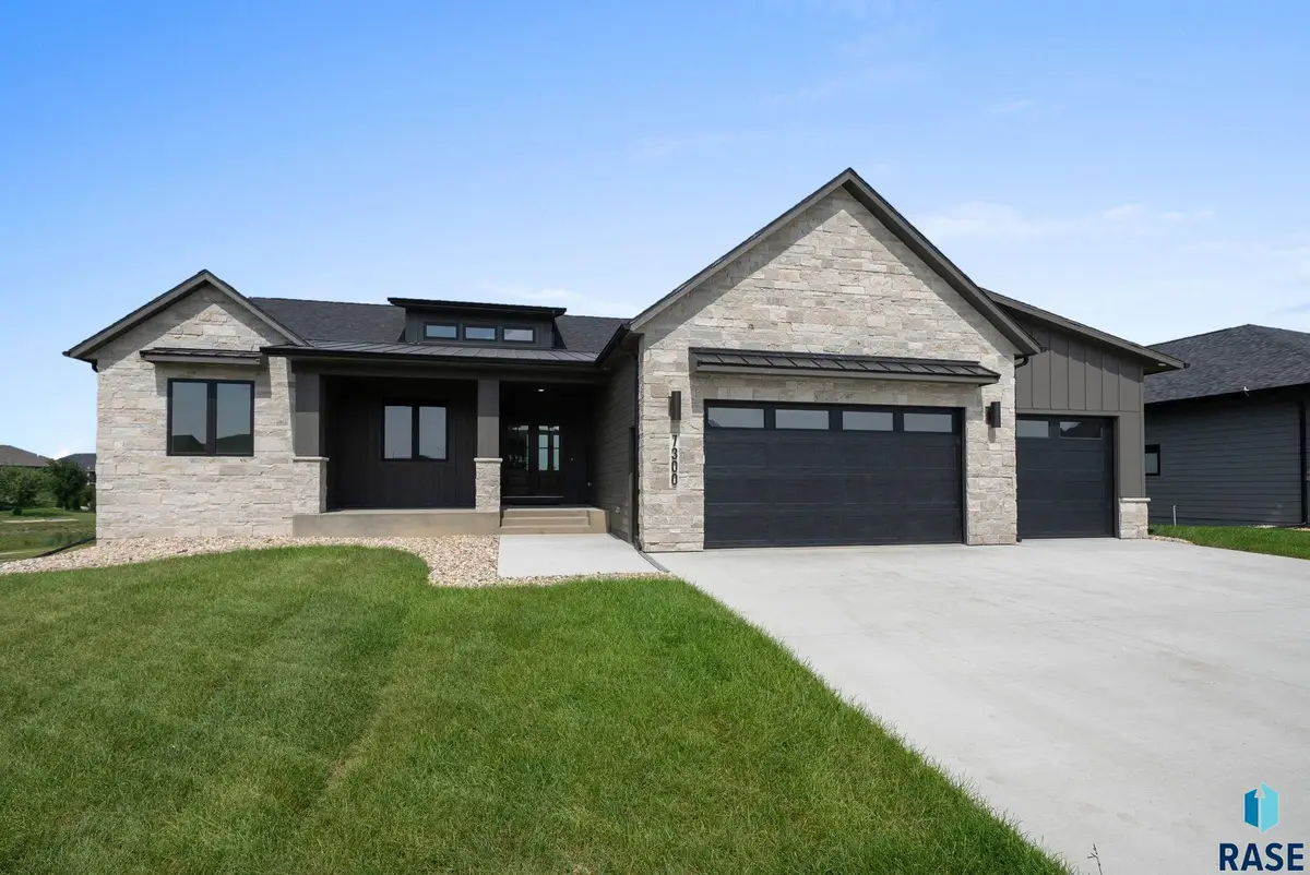 7300 E Misty Knoll Cir, Sioux Falls, SD 57110 - Image #1