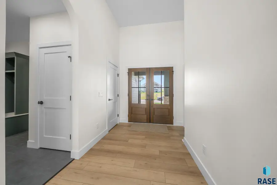 7300 E Misty Knoll Cir, Sioux Falls, SD 57110 - Image #3