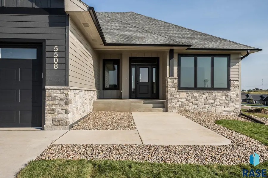 5508 E Claremont St, Sioux Falls, SD 57110 - Image #2