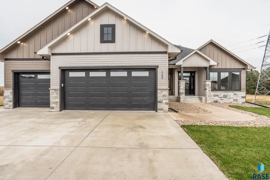 1100 N Scots Pine Dr, Sioux Falls, SD 57110 - Image #2