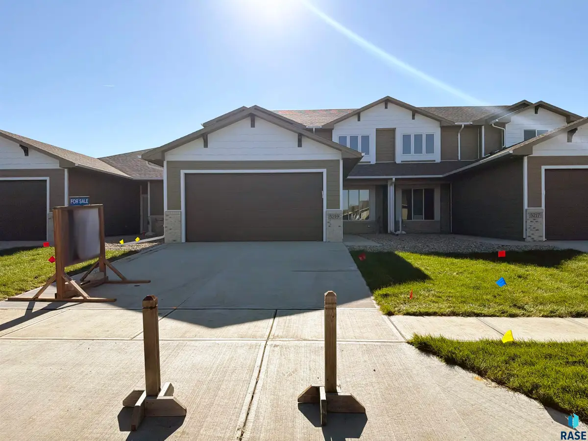 5219 E 67th St, Sioux Falls, SD 57108 - Image #1