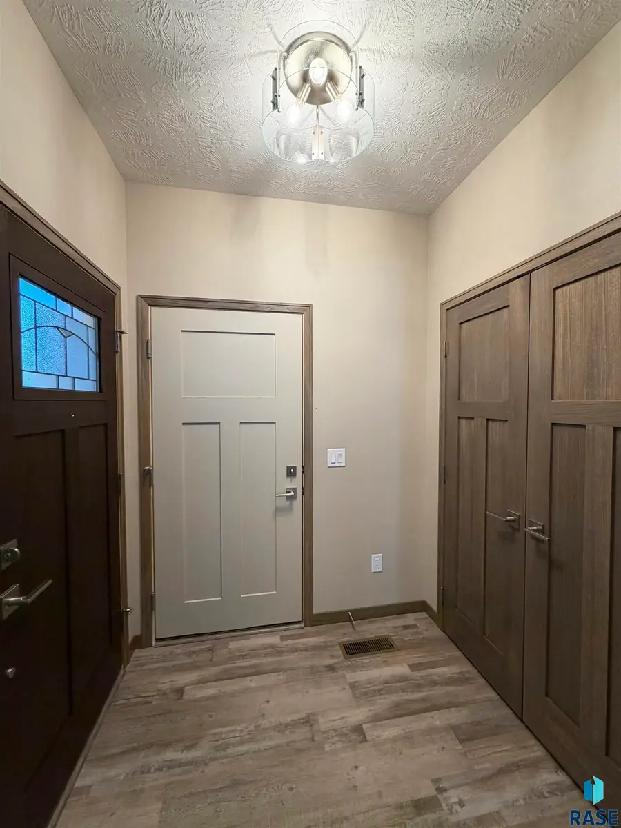 5219 E 67th St, Sioux Falls, SD 57108 - Image #2